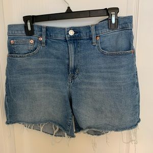 Gap distressed denim mid-rise shorts 5” Size 29 8R